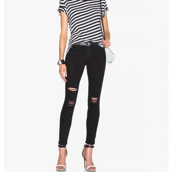 Current/Elliott Denim - Current Elliot black denim destroyed jeans SO CUTE! The Stiletto skinny fit